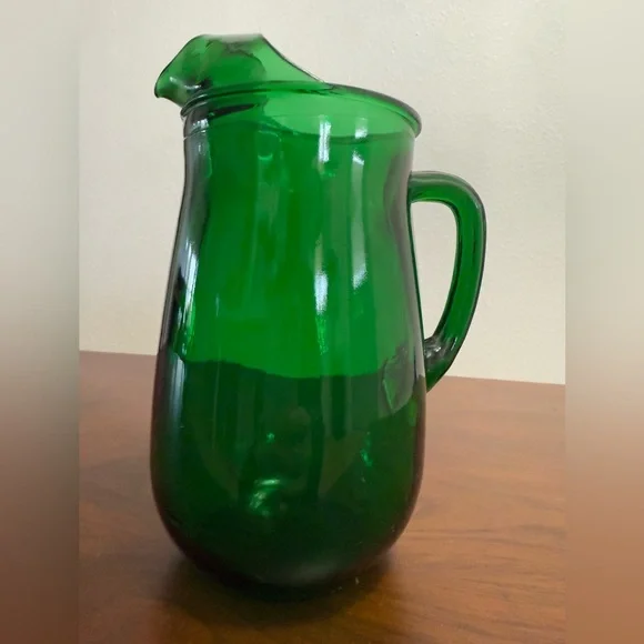 Vintage mid century Emerald Green 8" Glass Pitcher - Picture 7 of 8